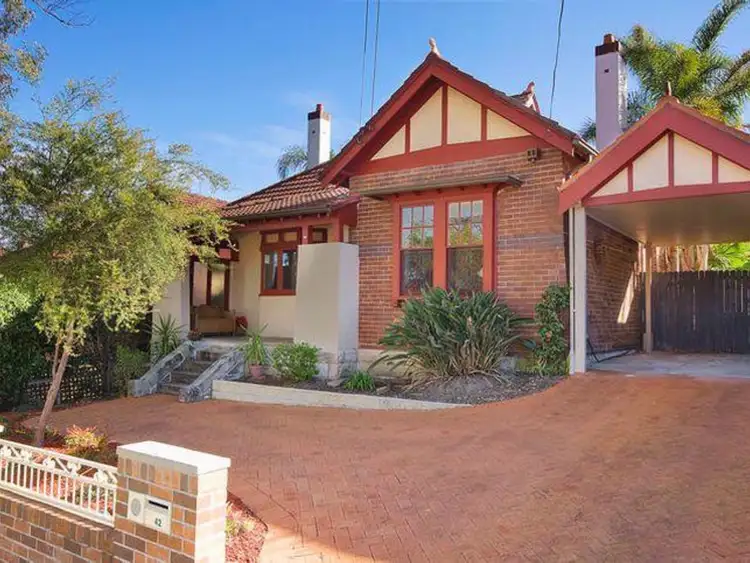 42 Strathallen Avenue, Northbridge NSW 2063