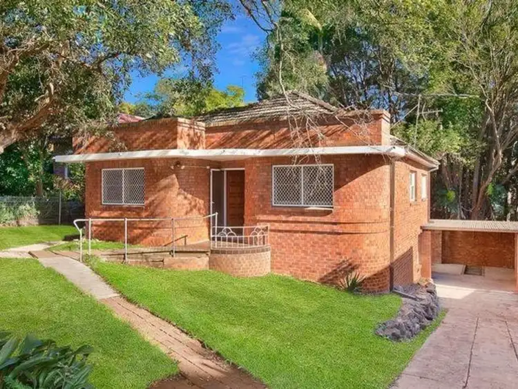 4 Elizabeth Street, Mangerton NSW 2500