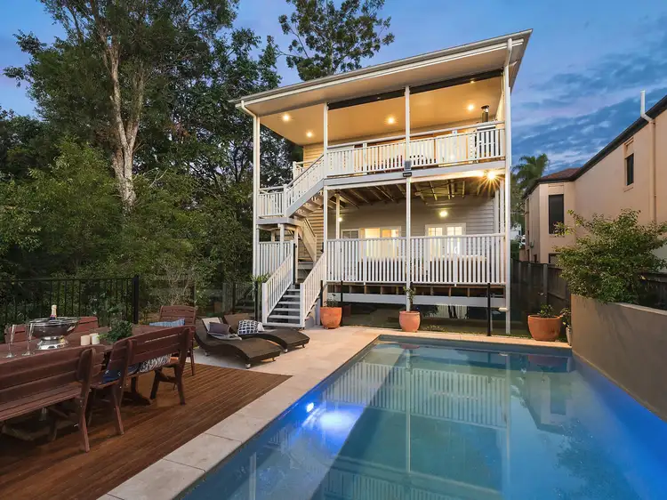 7 Rowsley Street, Greenslopes QLD 4120