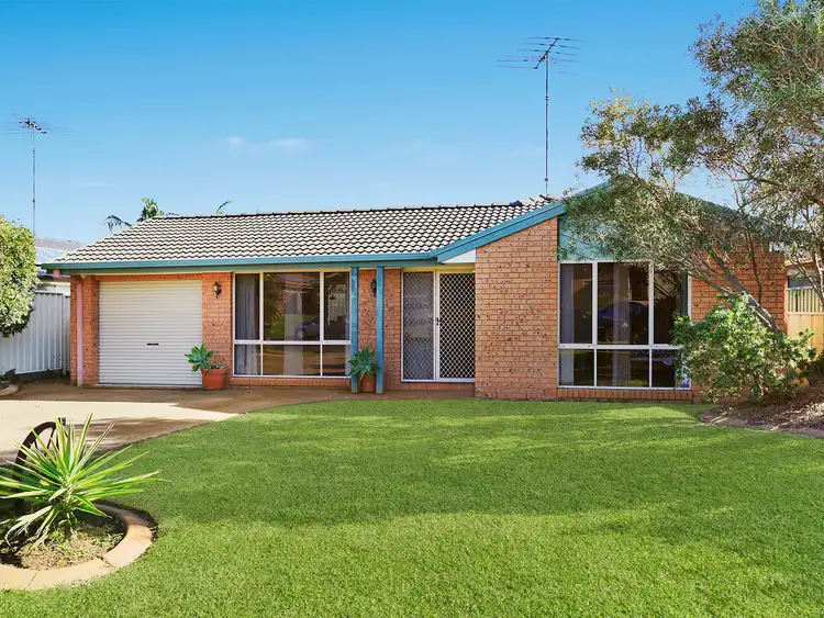 17 Crommelin Crescent, St Helens Park NSW 2560