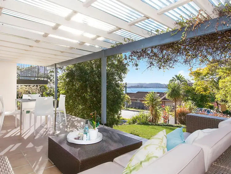 10 Merindah Avenue, Green Point NSW 2251