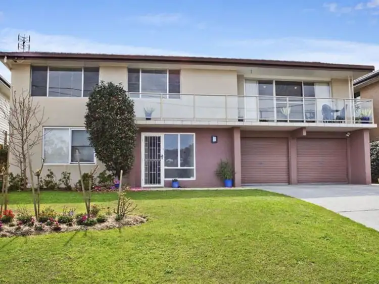 16 Berry Avenue, Green Point NSW 2251