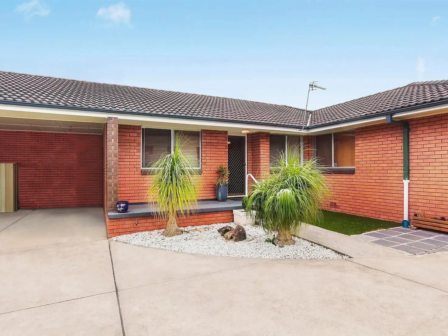 Main view of Homely villa listing, 2/207 Beaumont Street, Hamilton South NSW 2303