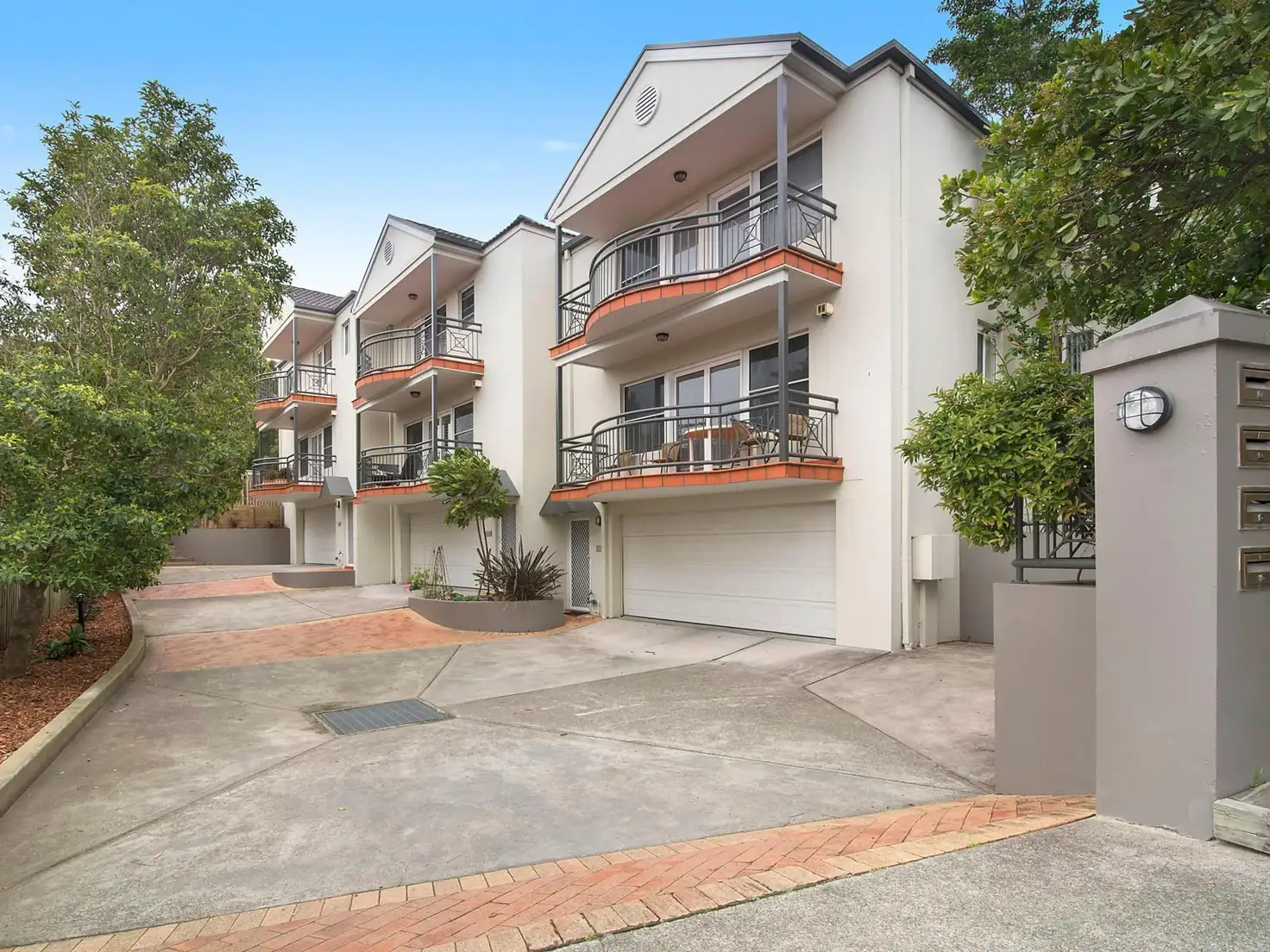 Main view of Homely townhouse listing, 3/3 Hillview Crescent, The Hill NSW 2300