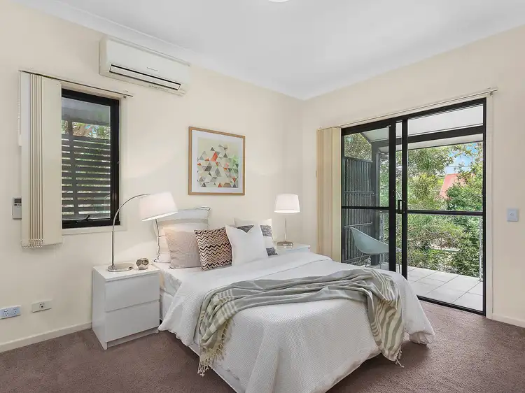 4/7 Cardross Street, Yeronga QLD 4104