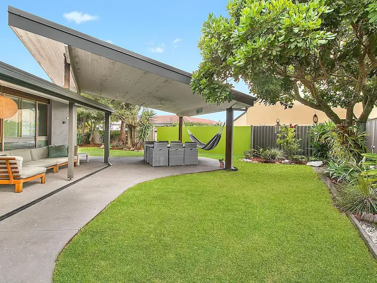2/5 Bareena Place, Warana QLD 4575