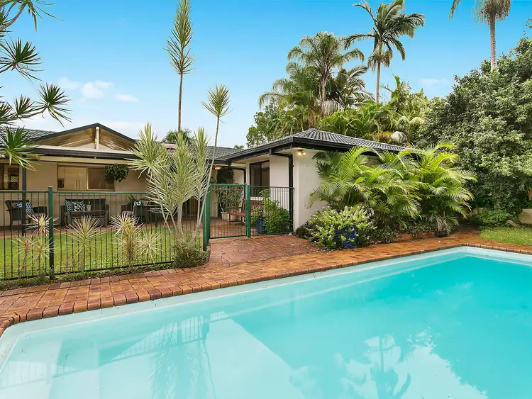 15 Moondarra Street, Chapel Hill QLD 4069