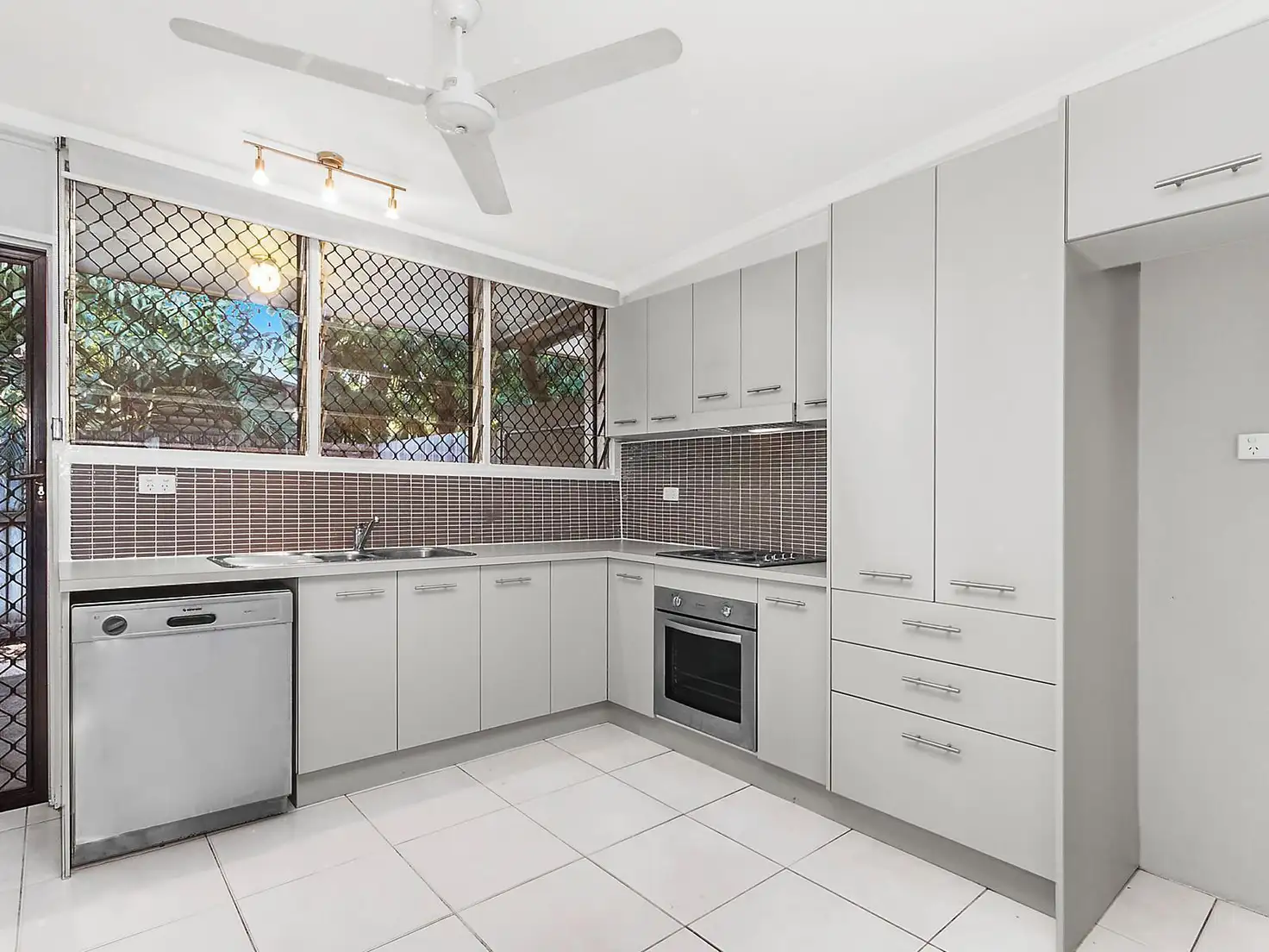 Main view of Homely apartment listing, 3/53 Princes Road, Hyde Park QLD 4812