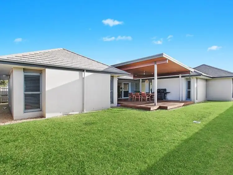 8 Esk Crescent, Wakerley QLD 4154