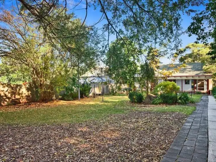 43 Clarendon Road, Peakhurst NSW 2210