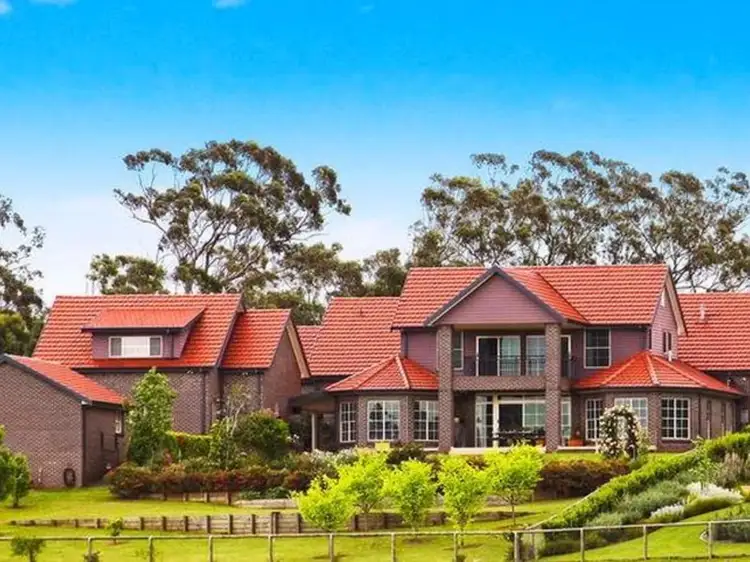 8 Domenics Place, Grasmere NSW 2570