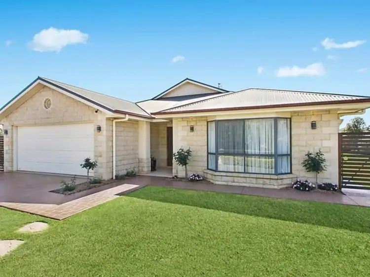 12 Manooka Crescent, Highfields QLD 4352