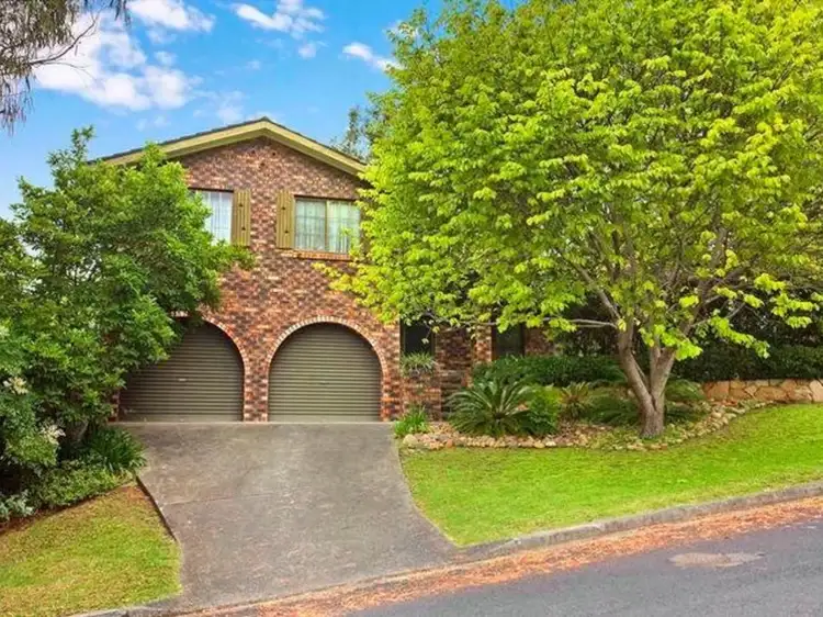 1 Rugby Close, Wyoming NSW 2250