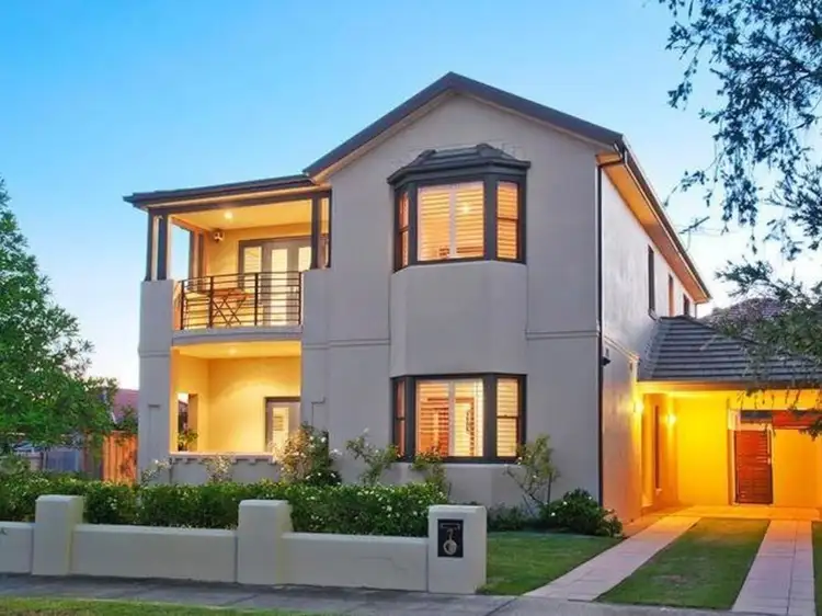 7 Hood Avenue, Rodd Point NSW 2046
