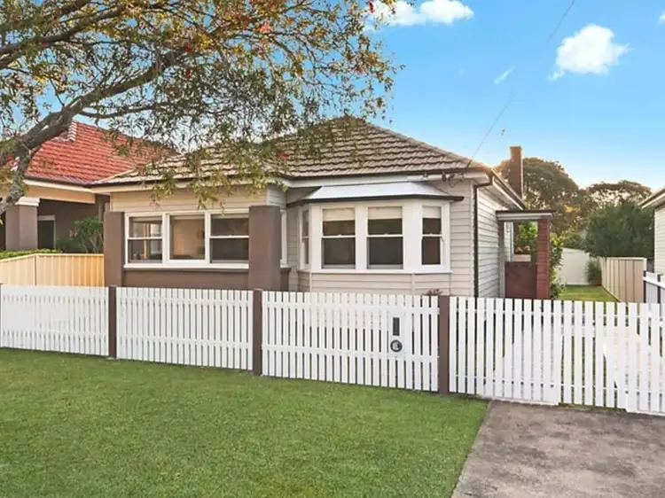 10 Hinkler Street, Mayfield NSW 2304
