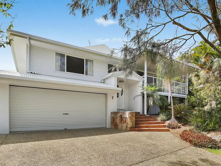 7 Defender Court, Sunrise Beach QLD 4567