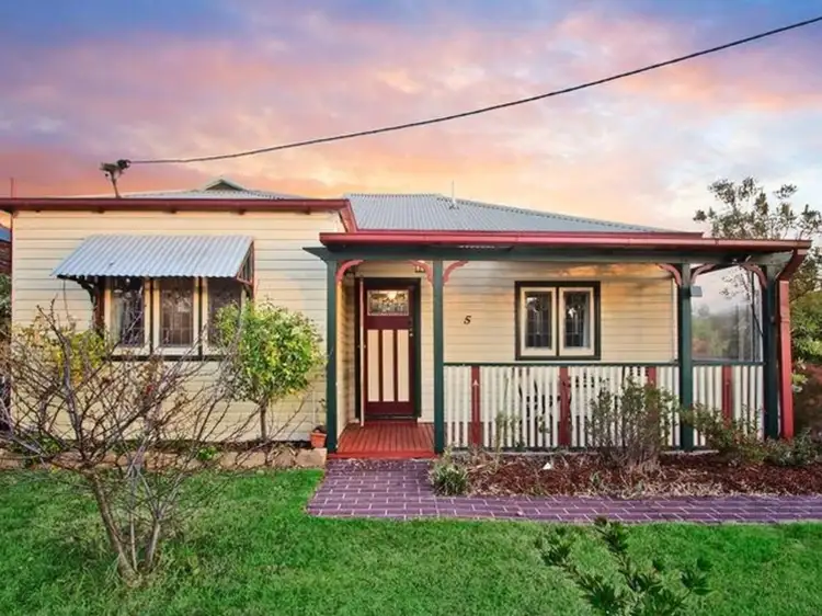 5 Hirst Avenue, Queanbeyan NSW 2620