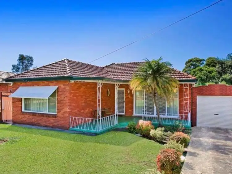 4 Enoggera Road, Beverly Hills NSW 2209