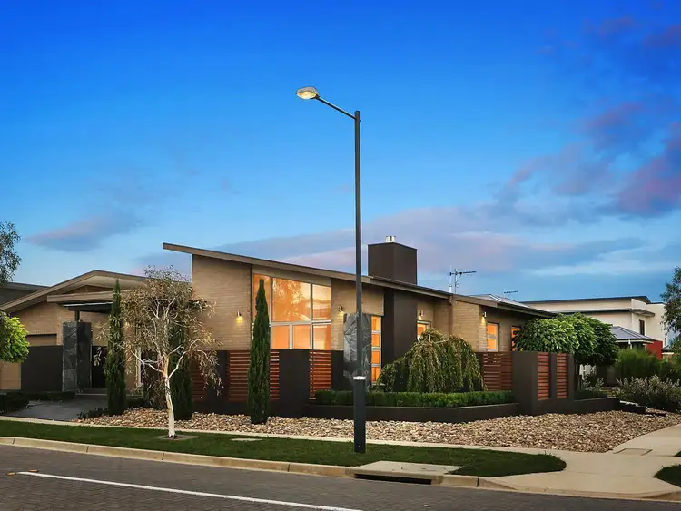 16 Doris Turner Street, Forde ACT 2914
