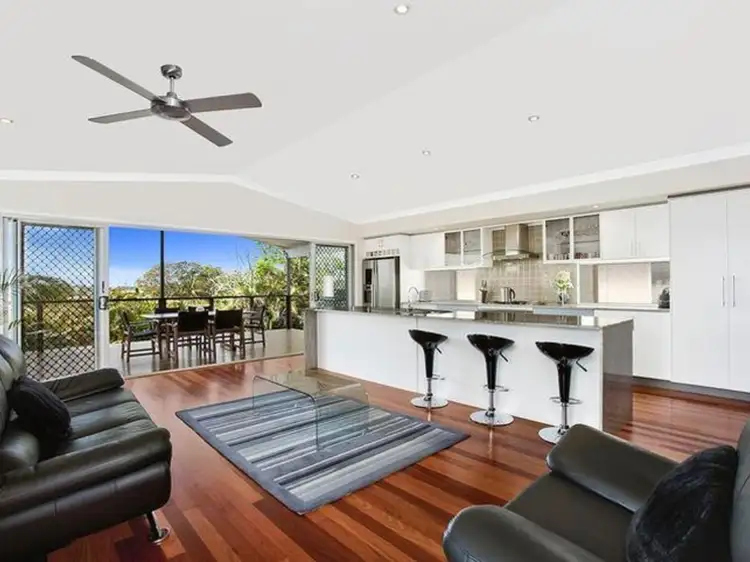 15 Kitchener Street, Wynnum QLD 4178