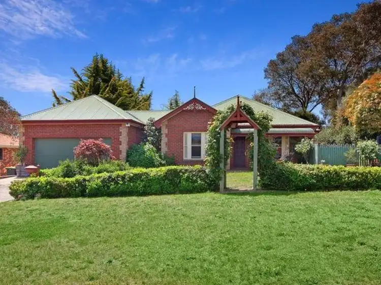 9 Halloran Drive, Jerrabomberra NSW 2619