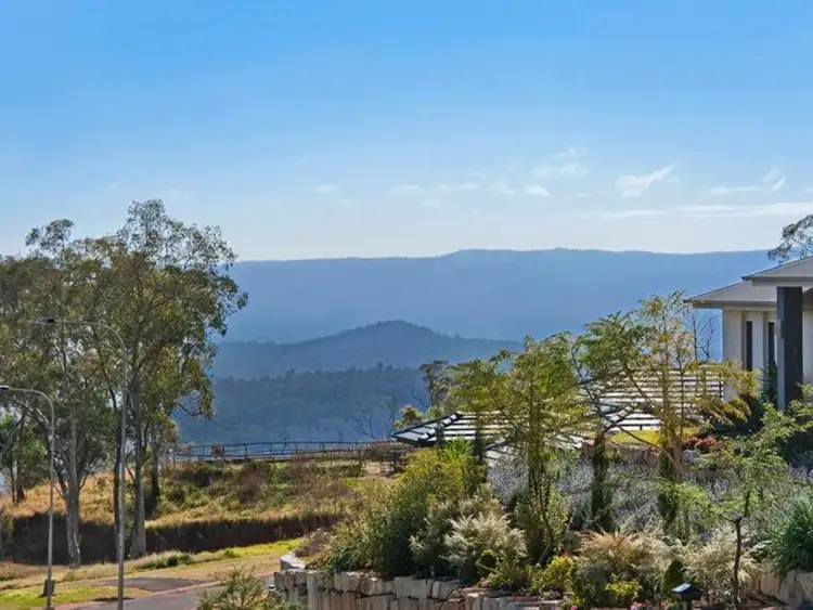 35 Piccadilly Court, Mount Lofty QLD 4350