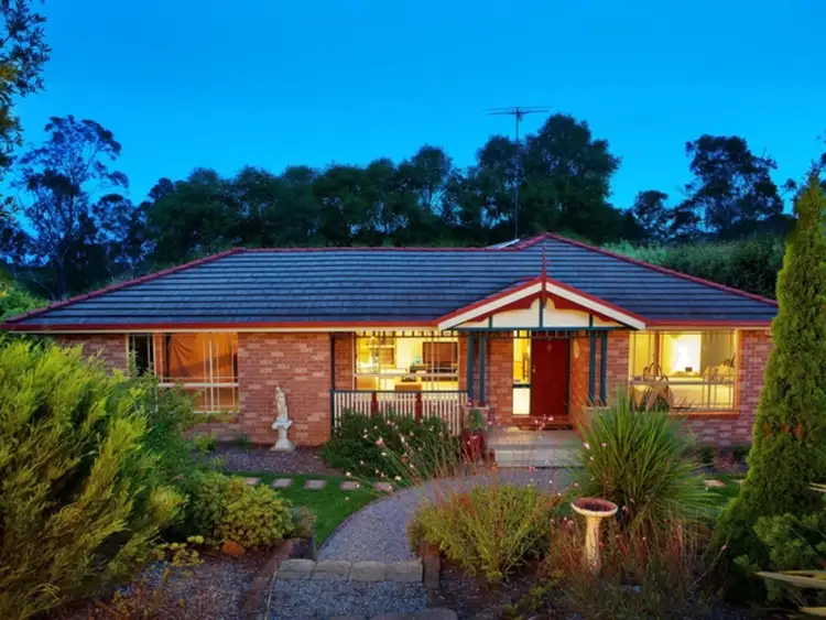 9 Flora Street, Wentworth Falls NSW 2782