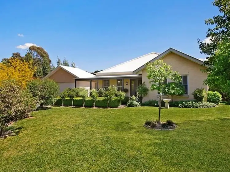 6 Romney Place, Burradoo NSW 2576