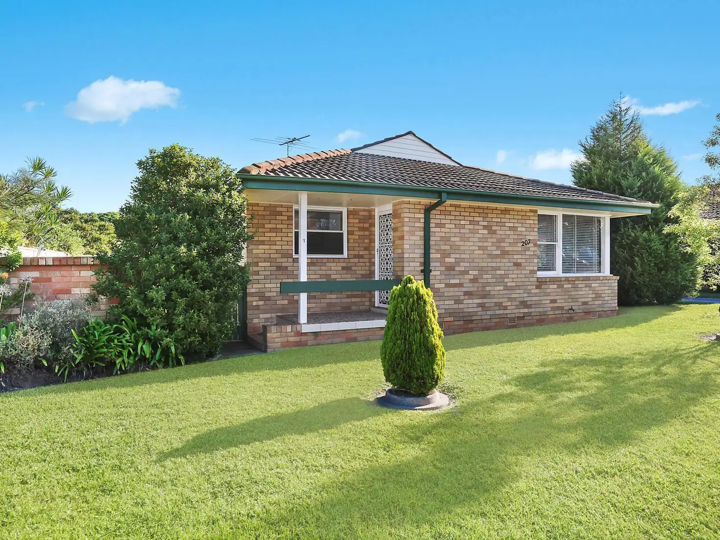 Main view of Homely villa listing, 1/207 Penshurst Street, Beverly Hills NSW 2209