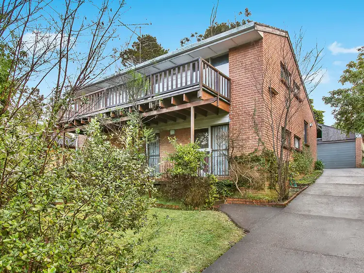 8 Central Street, Wentworth Falls NSW 2782