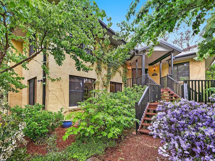 100 Waratah Road, Wentworth Falls NSW 2782
