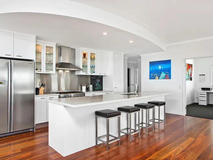 11 Voyagers Place, Sunrise Beach QLD 4567