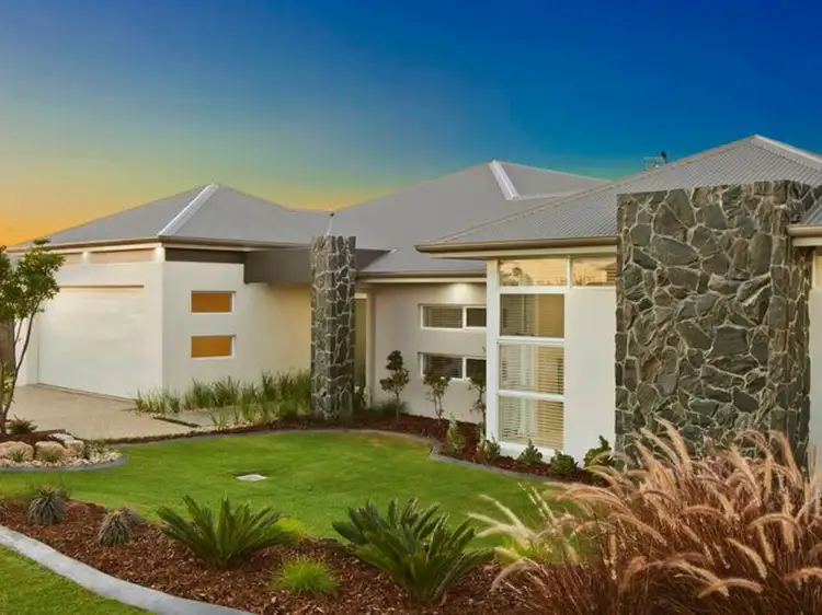 8 Goshawk Drive, Highfields QLD 4352