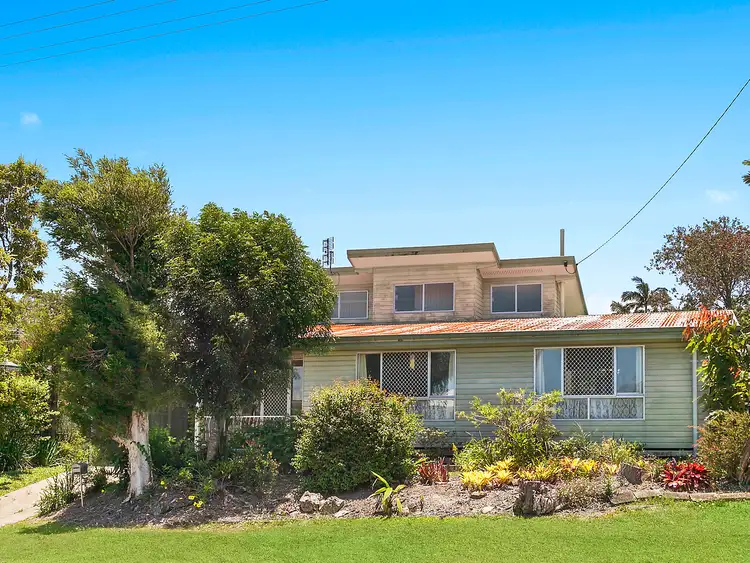 17 Palm Drive, Mooloolaba QLD 4557