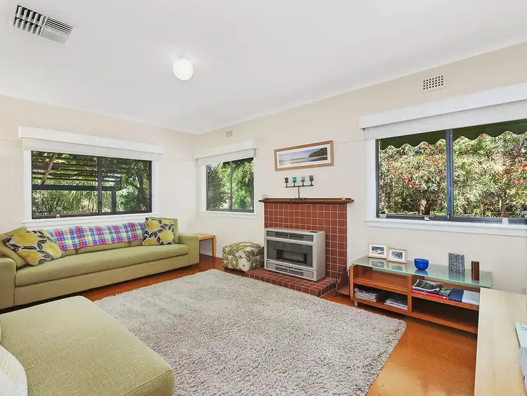 Second view of Homely house listing, 2 Hart Street, O'connor ACT 2602