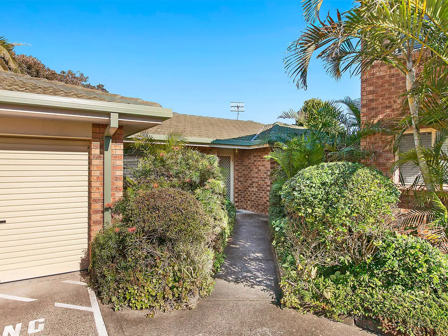 Main view of Homely villa listing, 4/74 Ocean View Drive, Wamberal NSW 2260