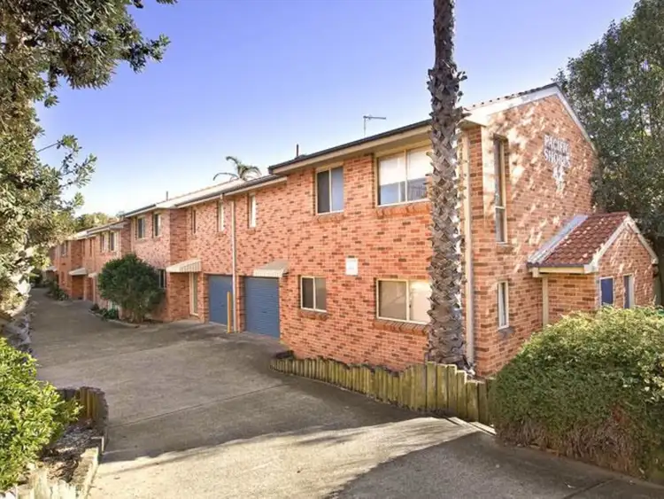Main view of Homely townhouse listing, 2/82 Oceanview Drive, Wamberal NSW 2260