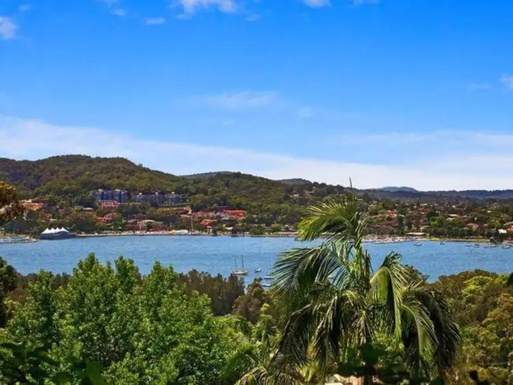 15 Fiona Street, Point Clare NSW 2250