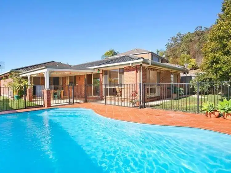 11 Oxley Place, Point Clare NSW 2250