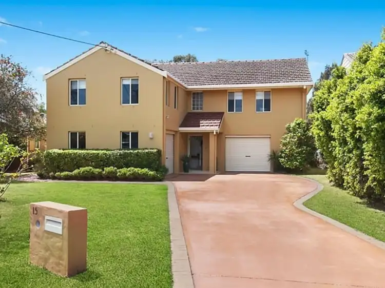 15 Bayside Drive, Green Point NSW 2251