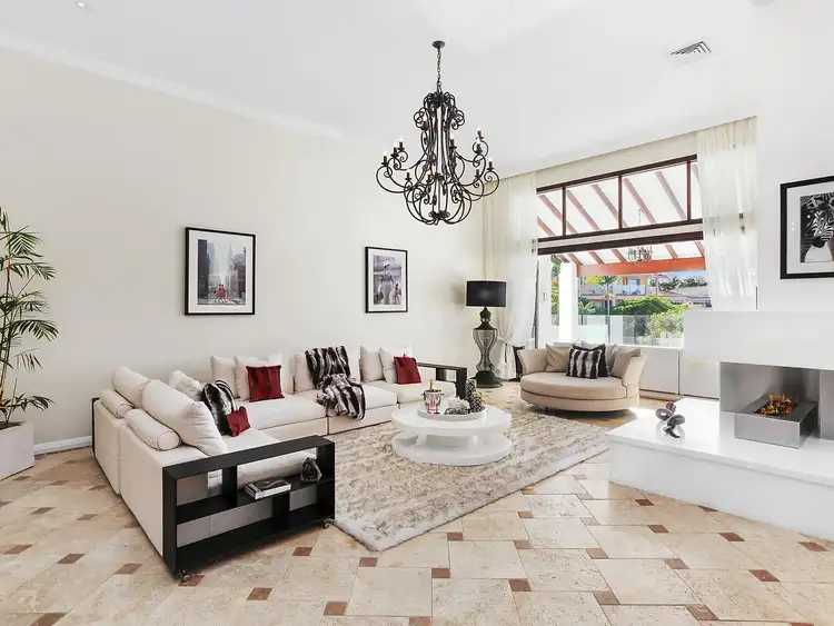 19 Charolais Crescent, Benowa Waters QLD 4217