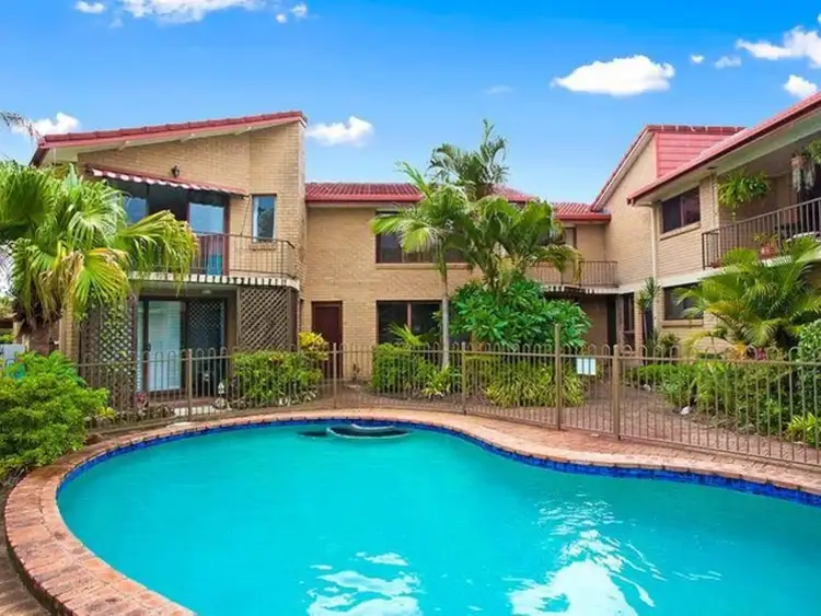 4/4 Christina Court, Mermaid Waters QLD 4218