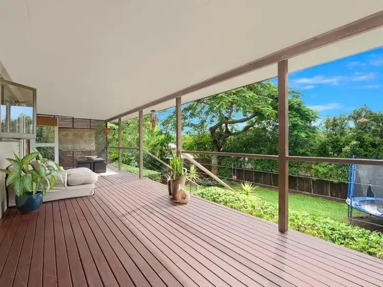 25 Cooleroo Crescent, Southport QLD 4215