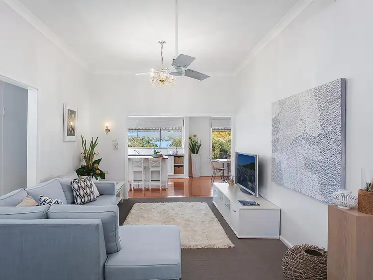 17 Nioka Avenue, Point Clare NSW 2250