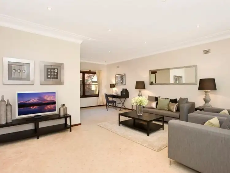 16 Rocklea Crescent, Sylvania NSW 2224