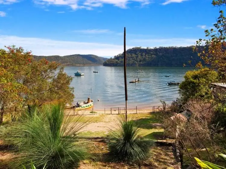 2 Riverview Avenue, Dangar Island NSW 2083