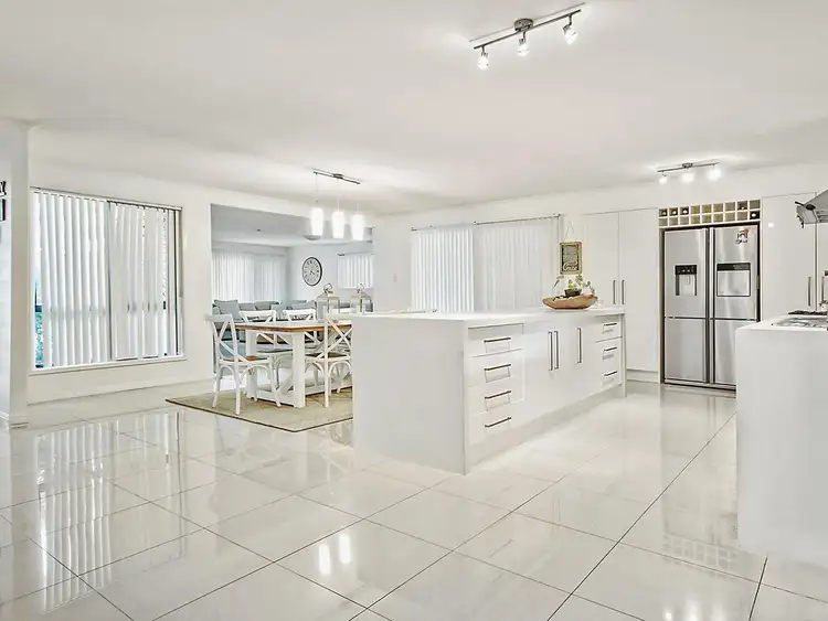 327 Rio Vista Boulevard, Mermaid Waters QLD 4218