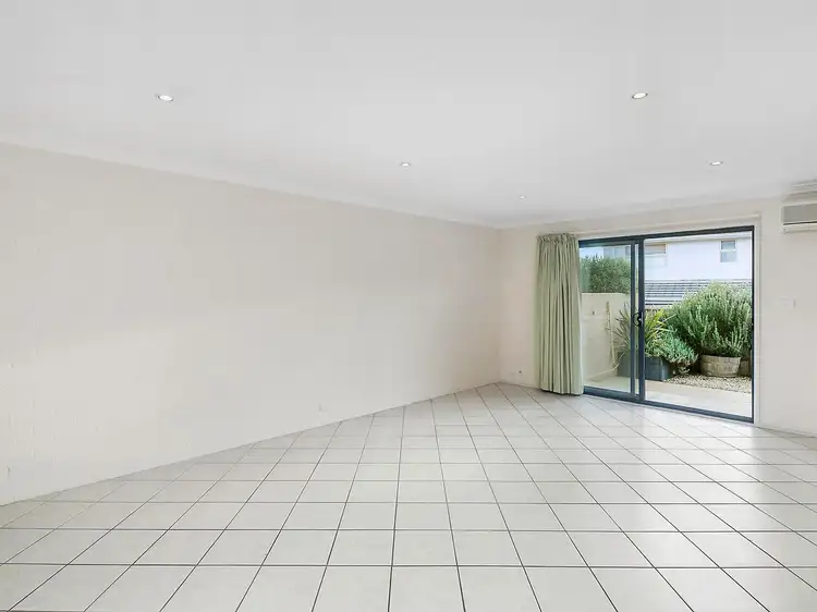 Main view of Homely townhouse listing, 3/19 Dodsworth Street, Queanbeyan NSW 2620