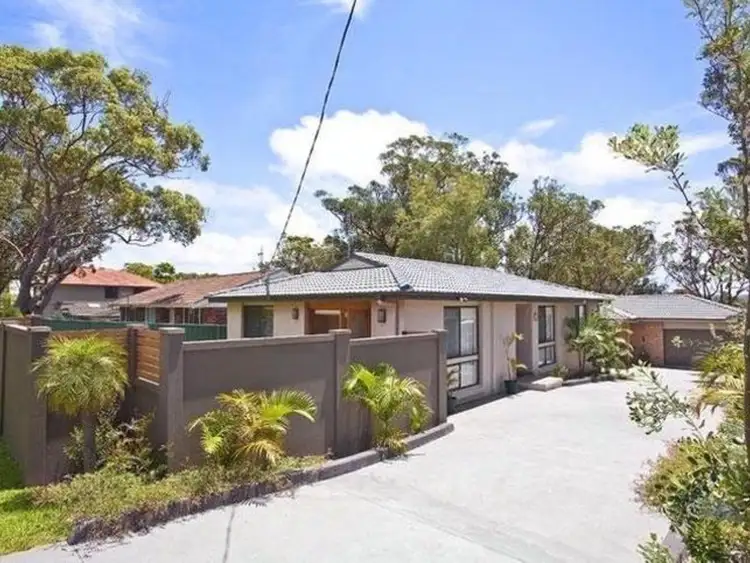 30 Poplars Avenue, Bateau Bay NSW 2261
