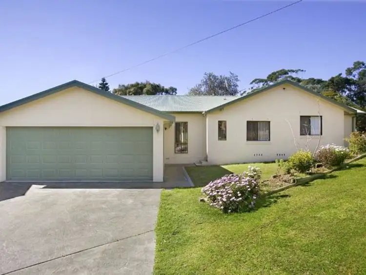 2 Poplars Avenue, Bateau Bay NSW 2261